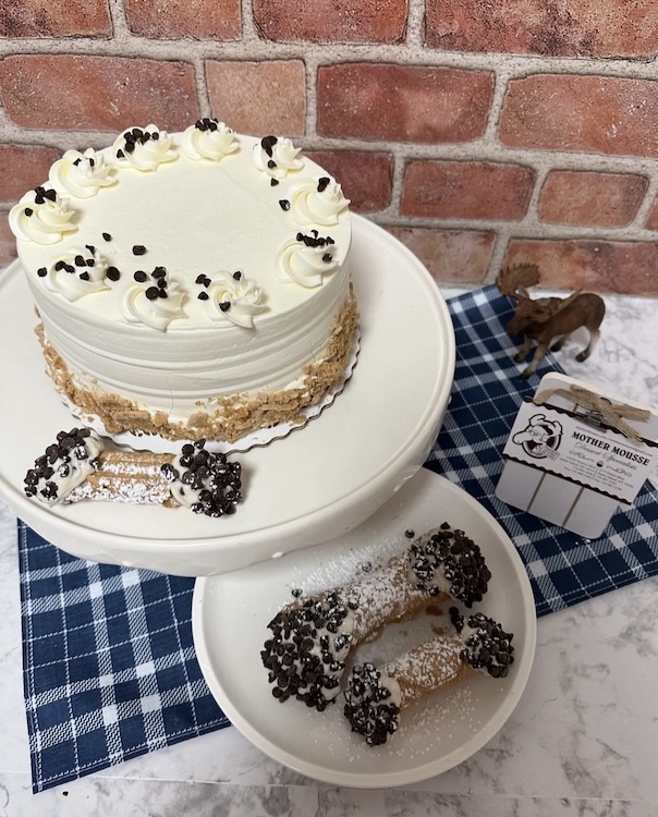 CANNOLI CAKE