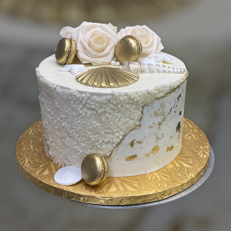 GOLDEN SHELLS & MACARONS CAKE